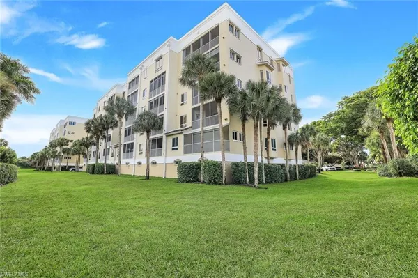 $1,495,000 | 7655 Pebble Creek Circle, Unit 404, Naples, FL 34108
