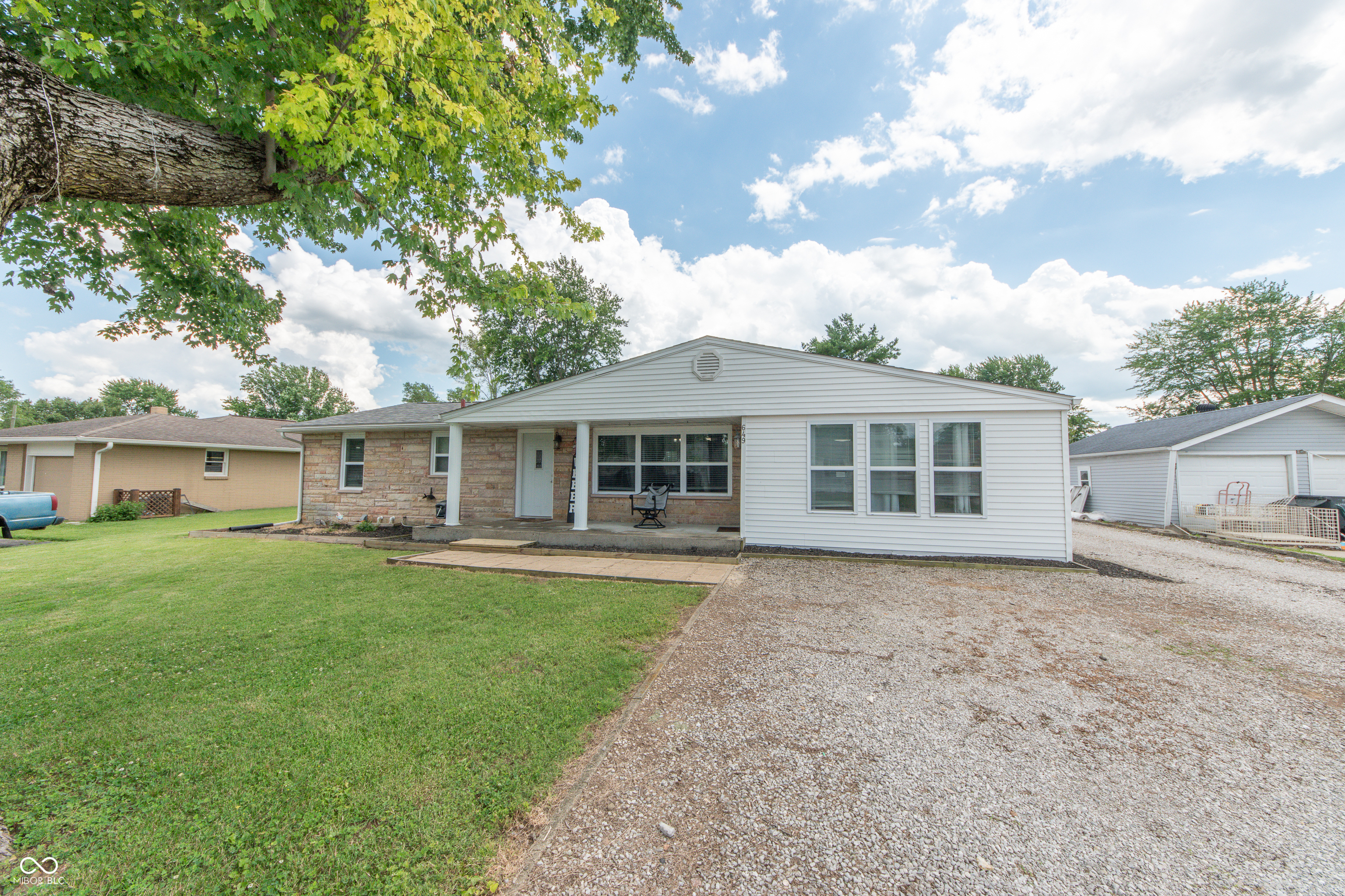 649 Collier Street Columbus, IN 47201 - Photo 2 of 28