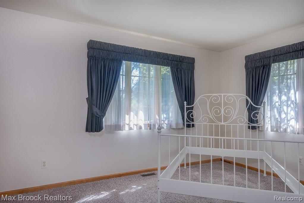26 Ridge Road Pleasant Ridge, MI 48069 - Photo 15 of 30