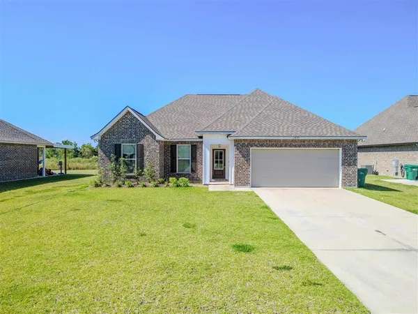 $2,300 | 1835 Bowen Road, Lake Charles, LA 70611