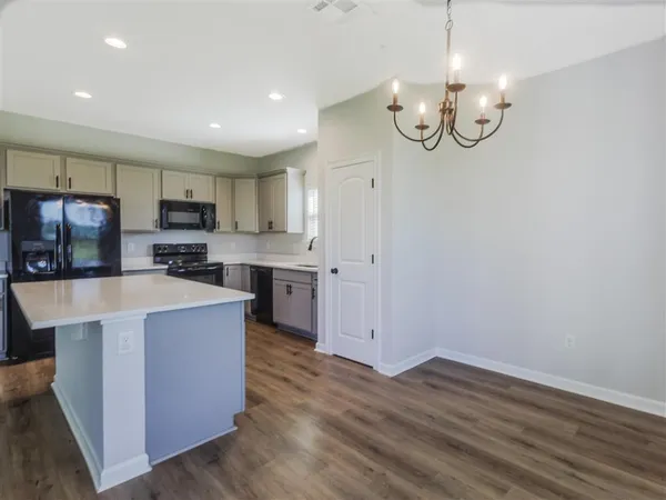 $2,300 | 1835 Bowen Road, Lake Charles, LA 70611