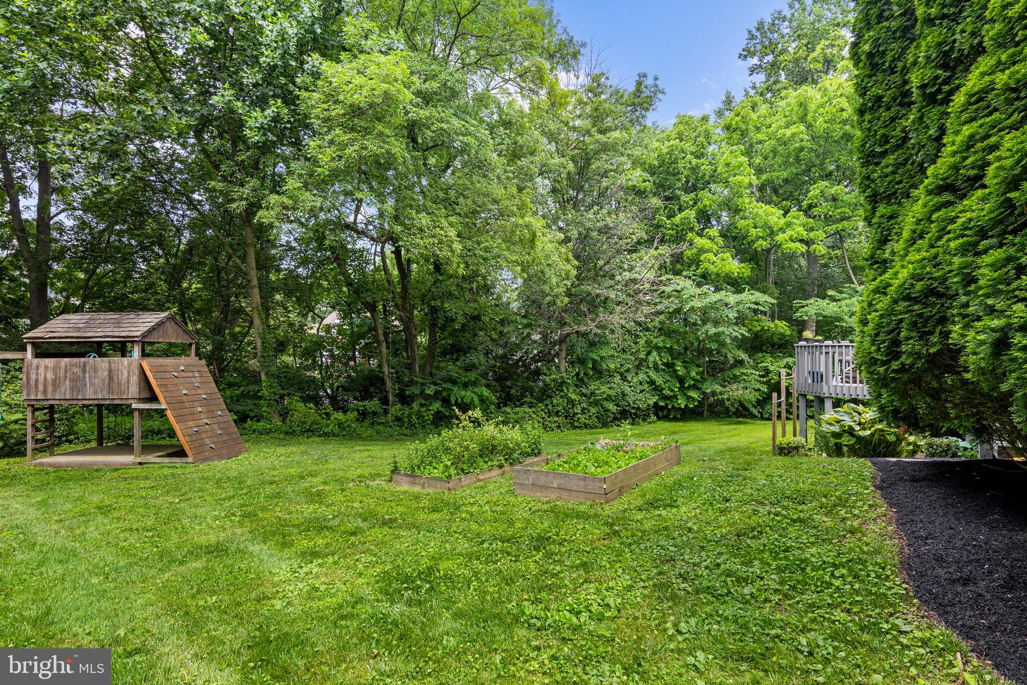 427 Buttonwood Road Landenberg, PA 19350 - Photo 65 of 82 a view of a backyard with swimming pool
