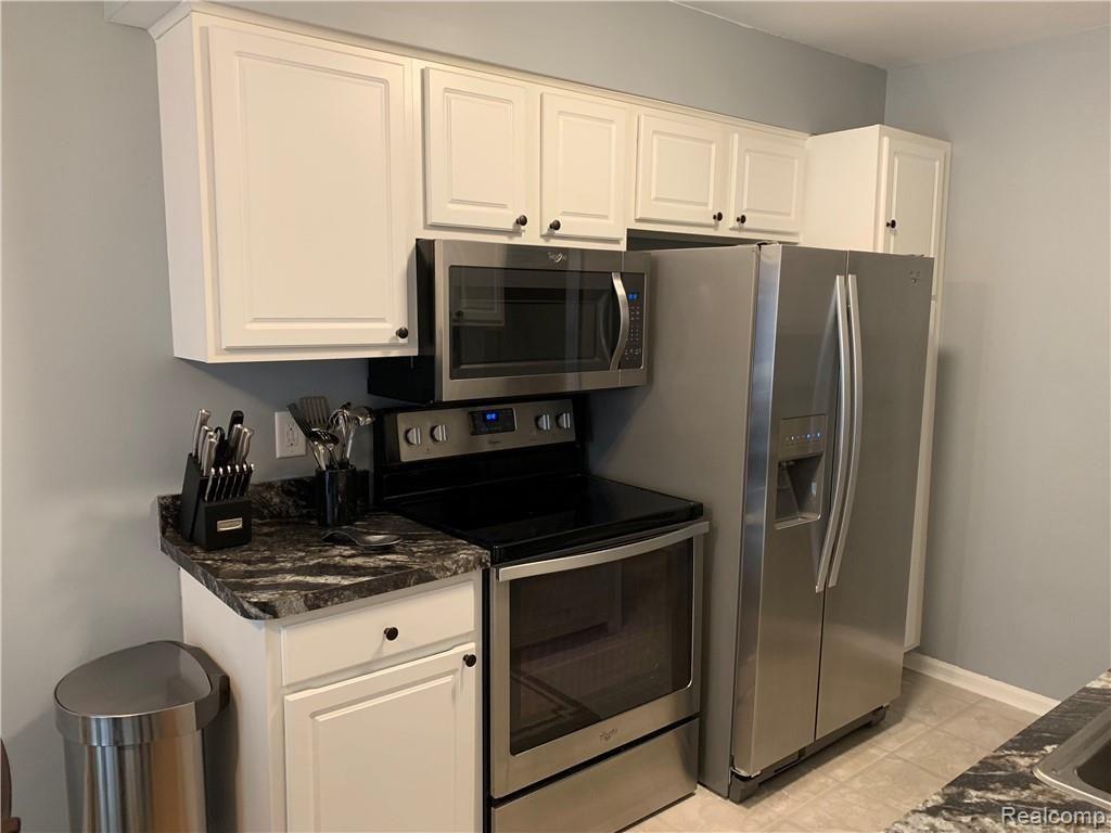 13993 Watersway Drive, Unit 70 Gibraltar, MI 48173 - Photo 9 of 23