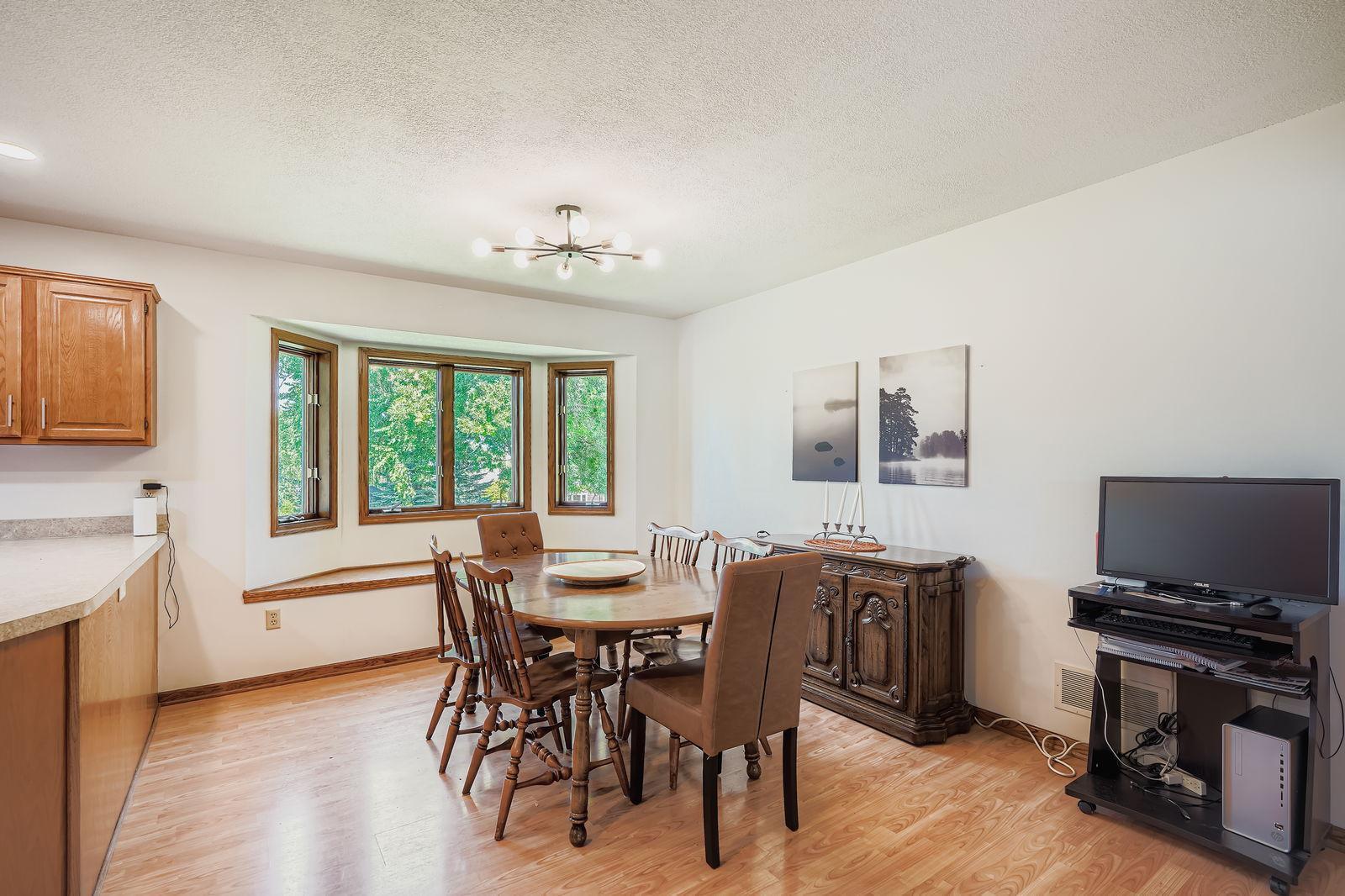 1710 Valley Ridge Trail South Chanhassen, MN 55317 - Photo 7 of 24 Gallery Image 7