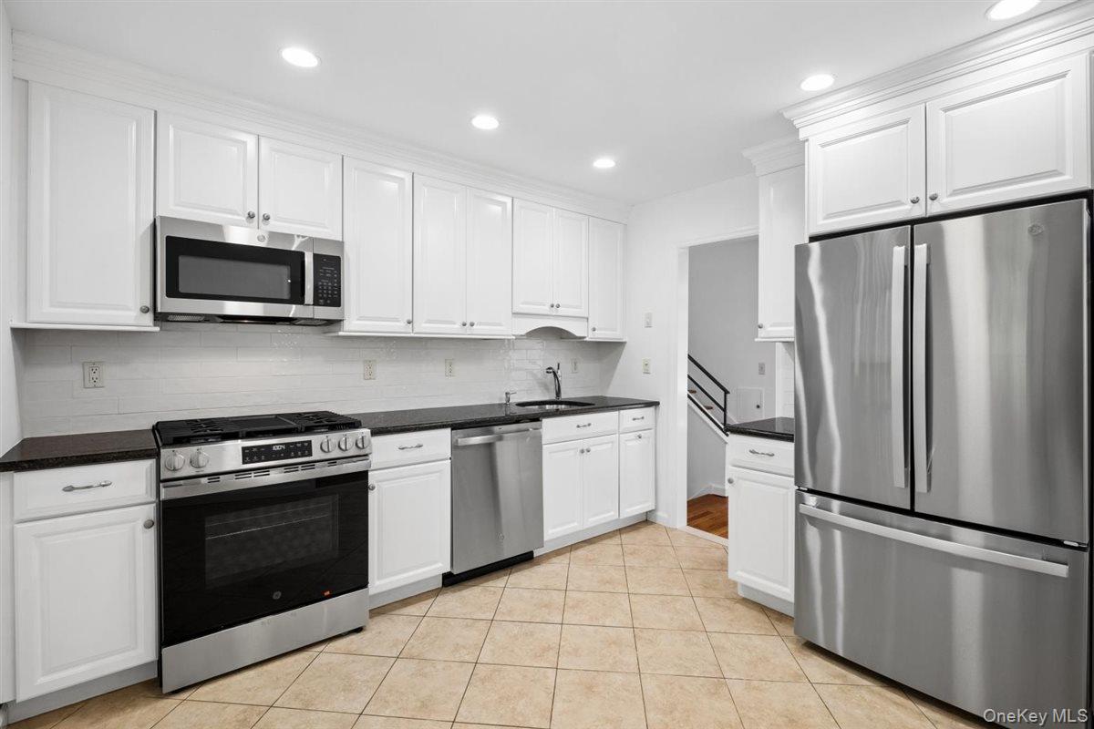 36 Chatham Road New Rochelle, NY 10804 - Photo 6 of 21 Gallery Image 6