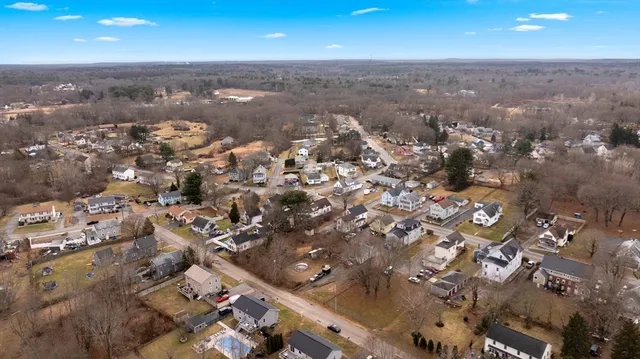 an aerial view of residential house and lake