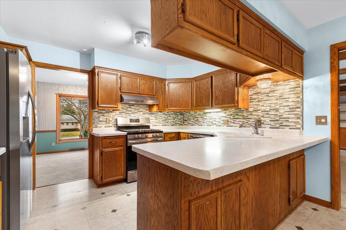 7525 North Redwood Road Glendale, WI 53209 - Photo 5 of 29 Kitchen Off Dining Room