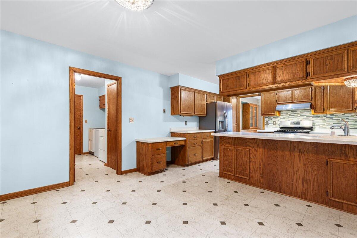 7525 North Redwood Road Glendale, WI 53209 - Photo 9 of 29 Bath & Utility Rm Off Eat-In Kitchen