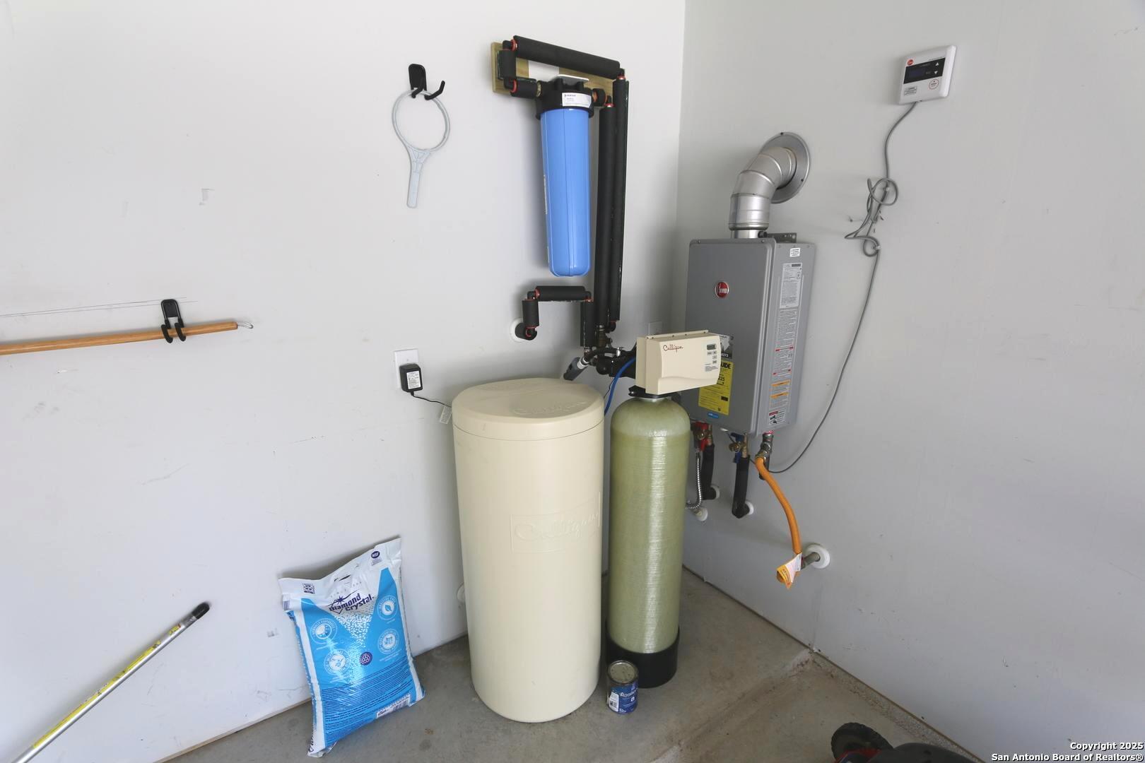 2965 Grove Way Seguin, TX 78155 - Photo 34 of 60 a view of a bathroom