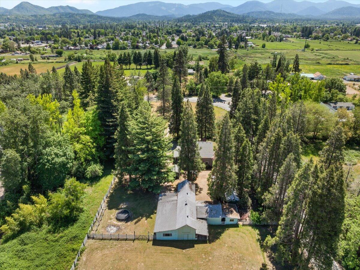 2368 Upper River Rd Loop Grants Pass, OR 97526 - Photo 35 of 40 35-DJI_0043
