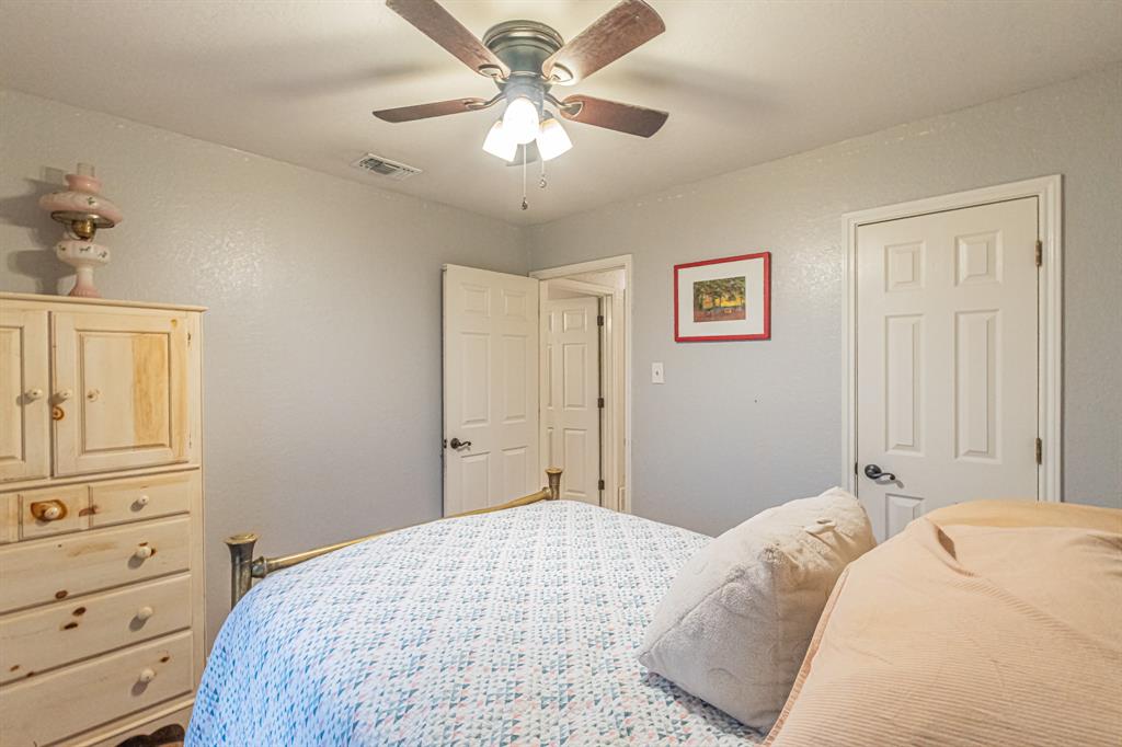 614 Overhill Road Granbury, TX 76048 - Photo 21 of 40