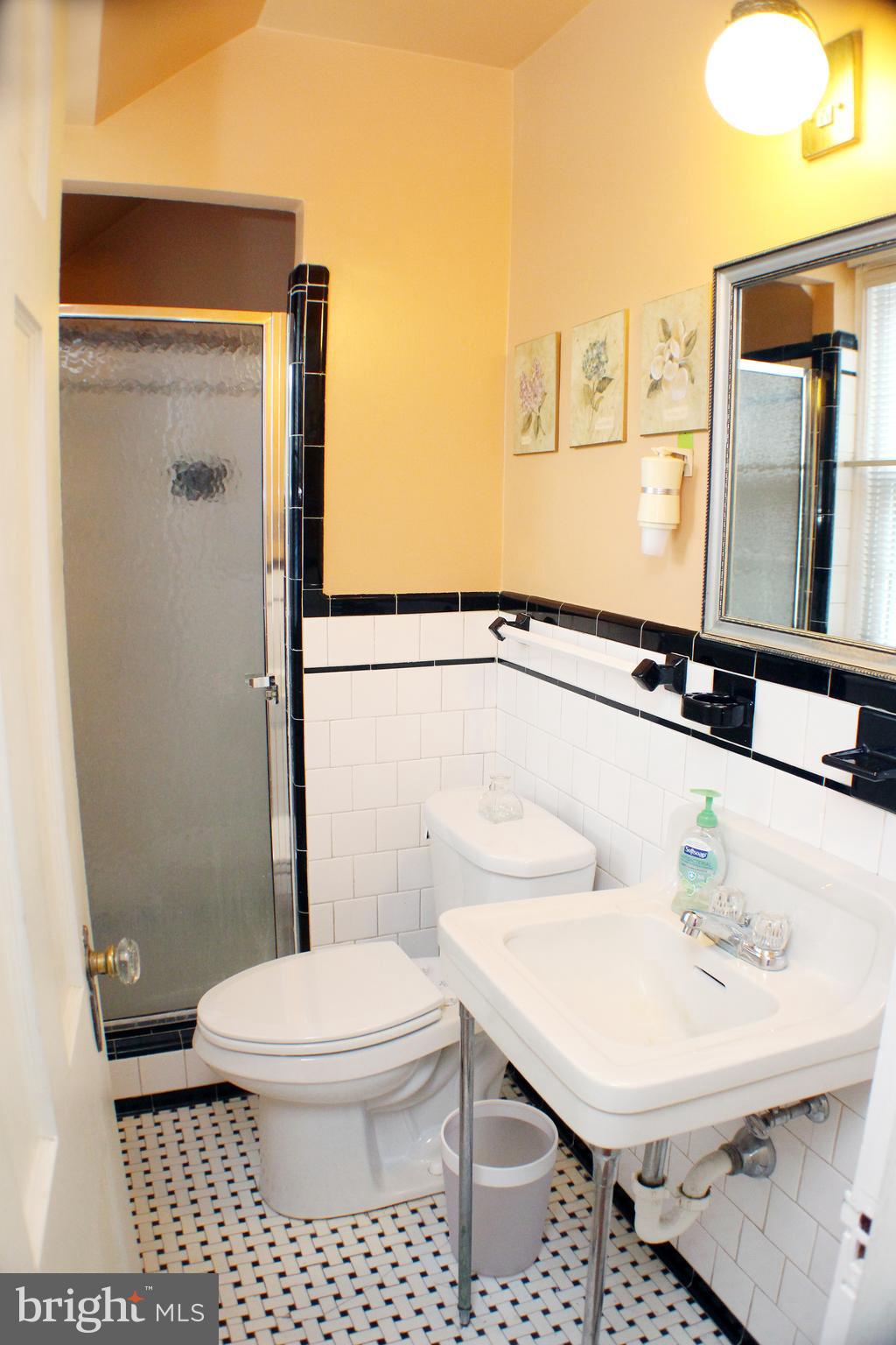 1409 Kalmia Road Northwest Washington, DC 20012 - Photo 14 of 30 Owners' Full Bath