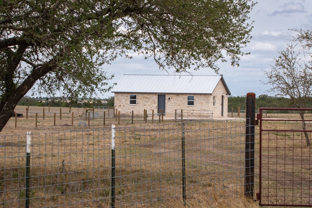 369 Gold-Schaefer Road Fredericksburg, TX 78624 - Photo 19 of 20