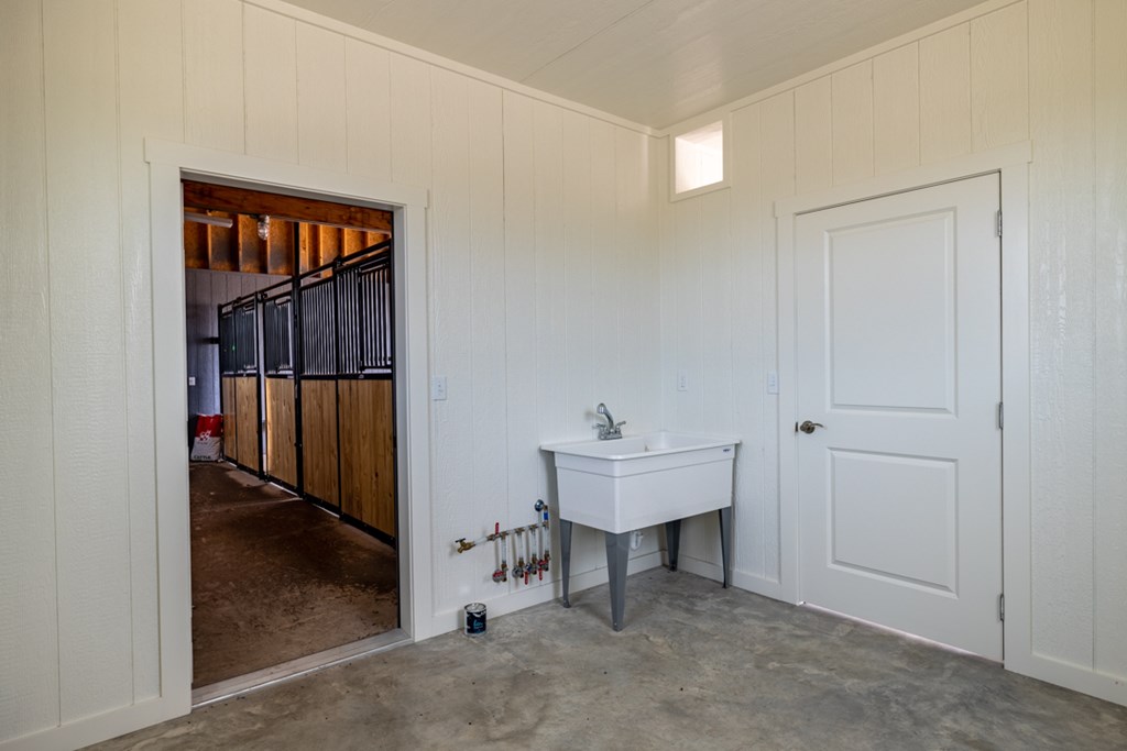 369 Gold-Schaefer Road Fredericksburg, TX 78624 - Photo 7 of 20