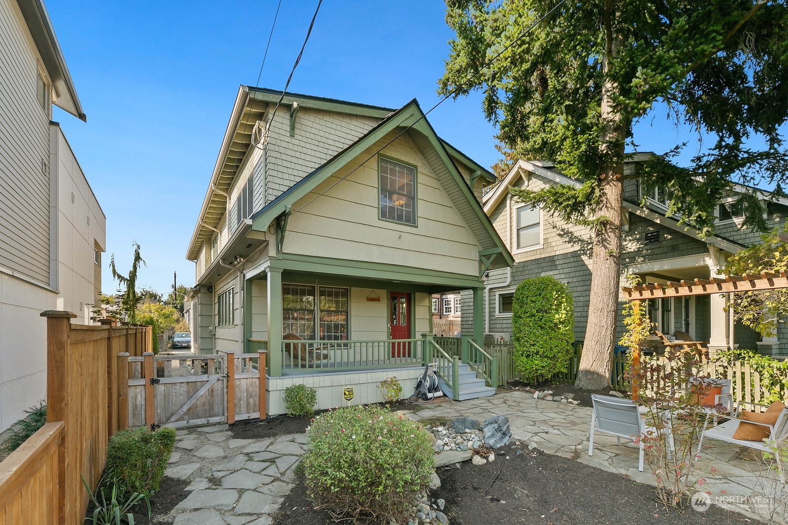8053 12th Avenue Northeast Seattle, WA 98115 - Photo 4 of 27 a front view of a house with garden