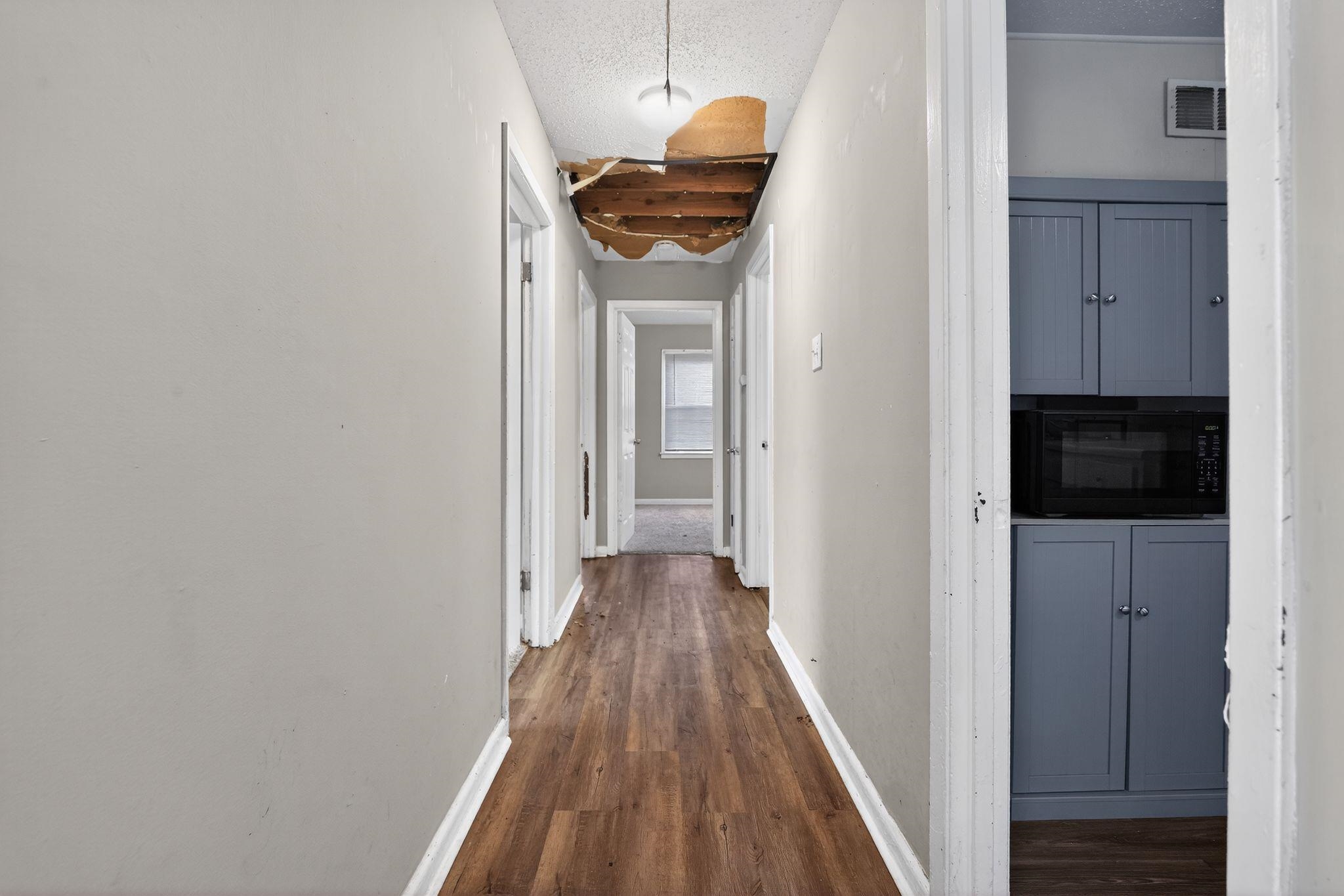 2144 St Elmo Avenue Memphis, TN 38127 - Photo 22 of 31 a view of a hallway with wooden floor and a bathroom