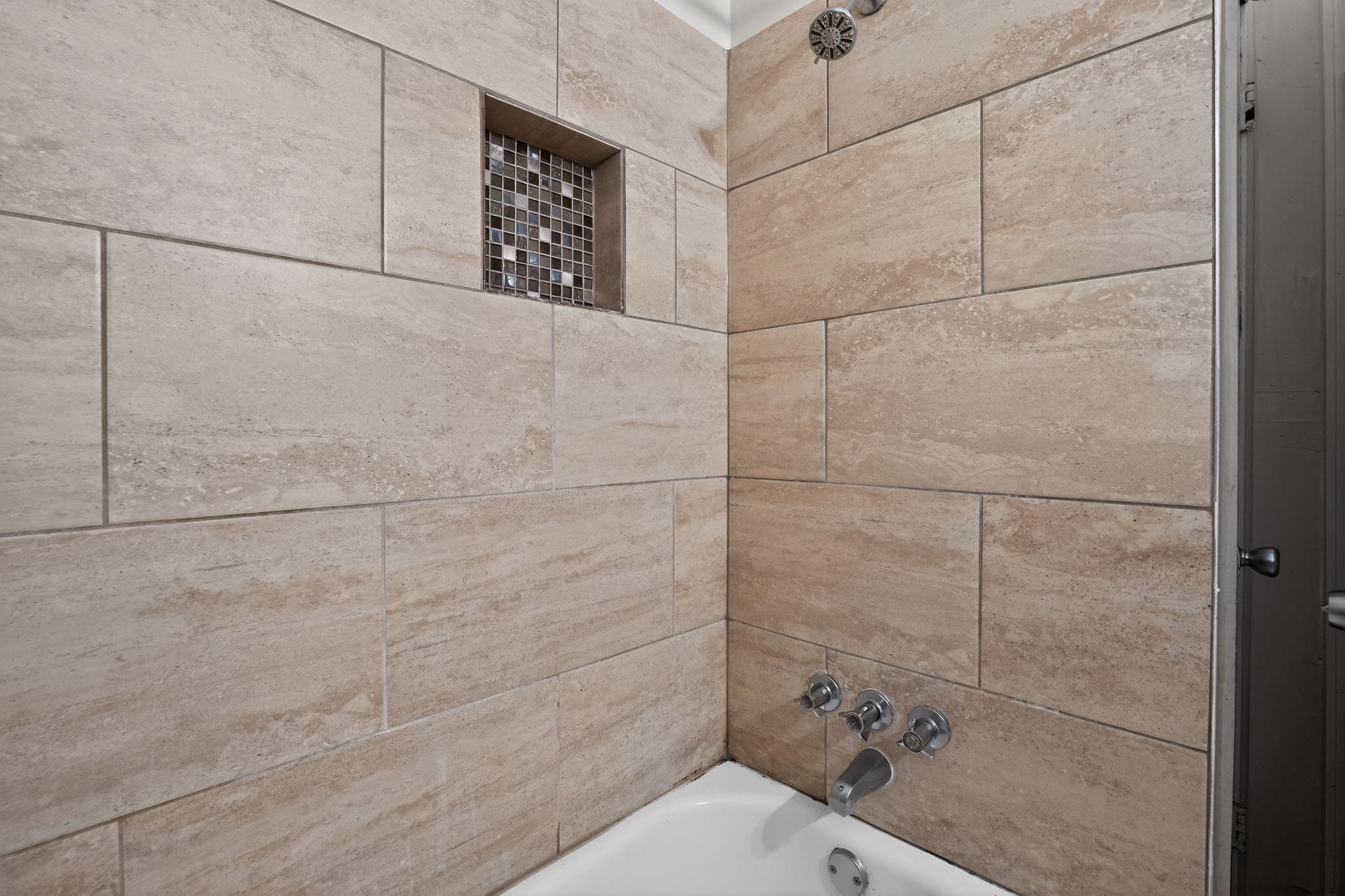 2144 St Elmo Avenue Memphis, TN 38127 - Photo 24 of 31 a bathroom with a bathtub