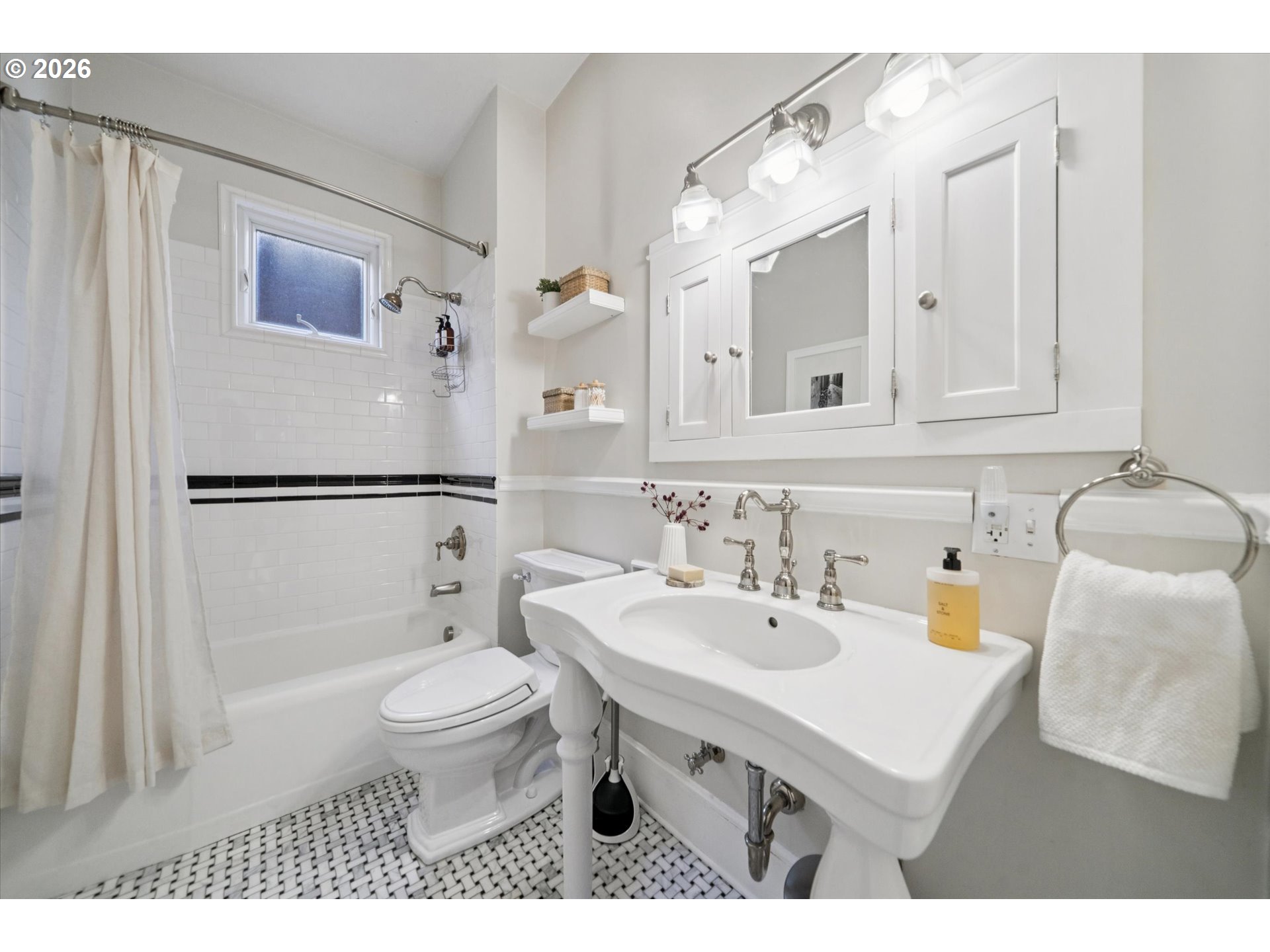 2475 Northwest Northrup Street Portland, OR 97210 - Photo 17 of 29 Bathroom