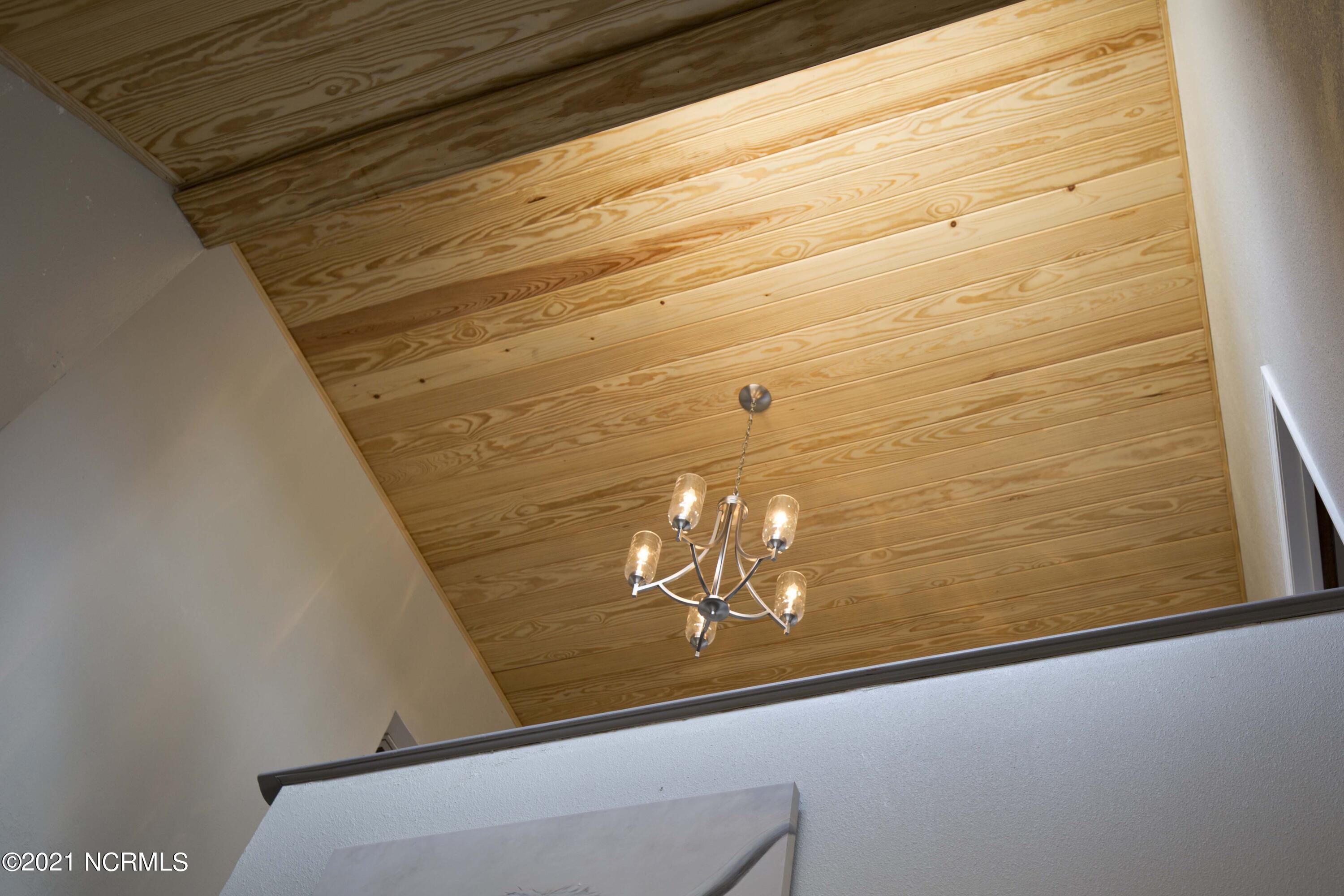 206 Hyman Road New Bern, NC 28562 - Photo 14 of 38 Ceiling above foyer