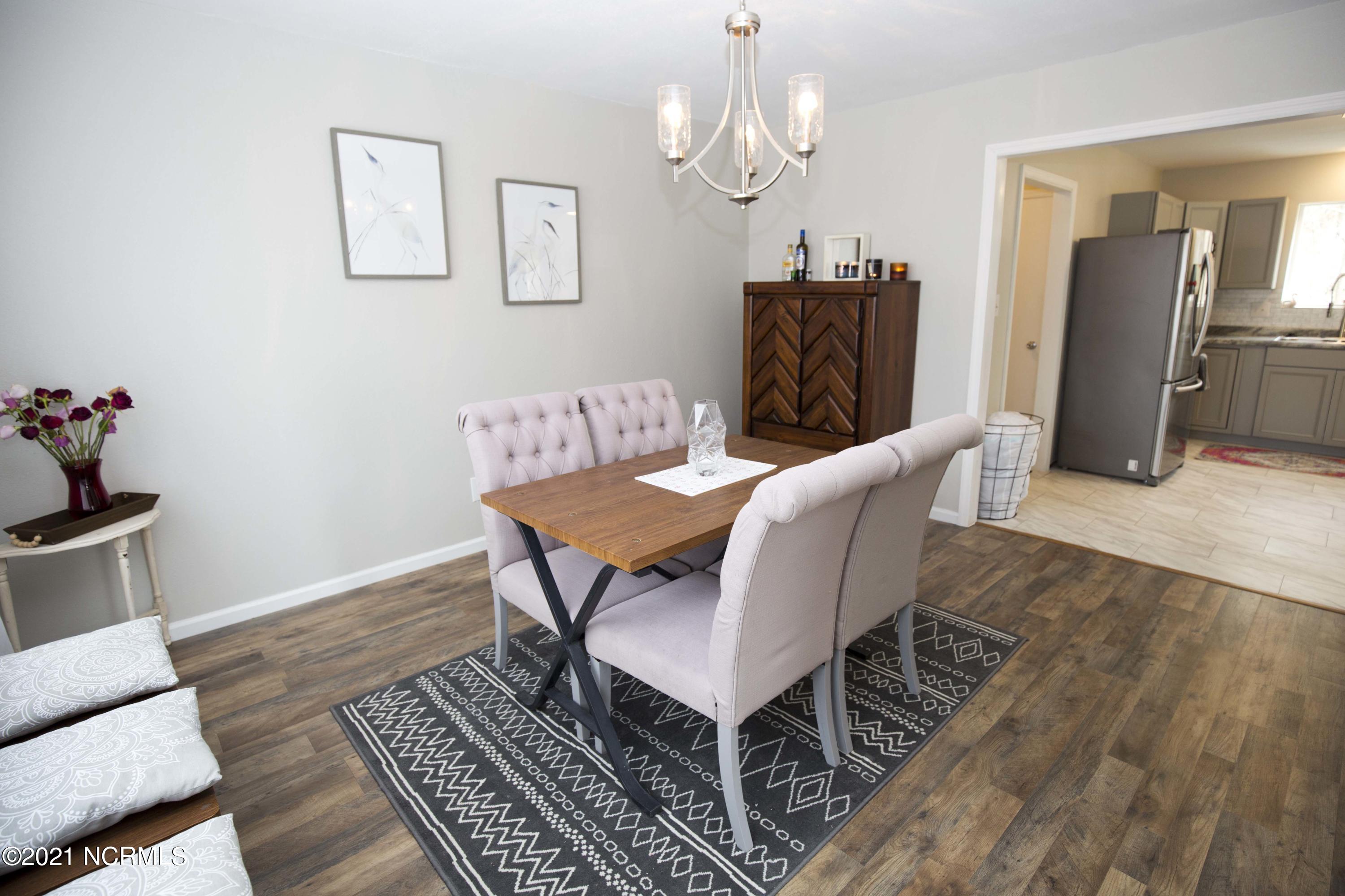 206 Hyman Road New Bern, NC 28562 - Photo 18 of 38 Dining Room