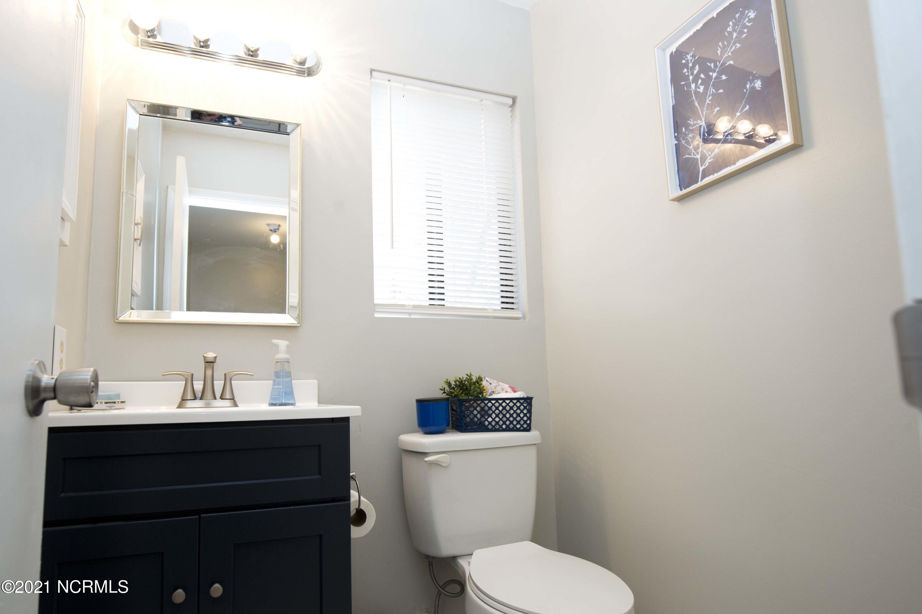 206 Hyman Road New Bern, NC 28562 - Photo 19 of 38 Half Bath