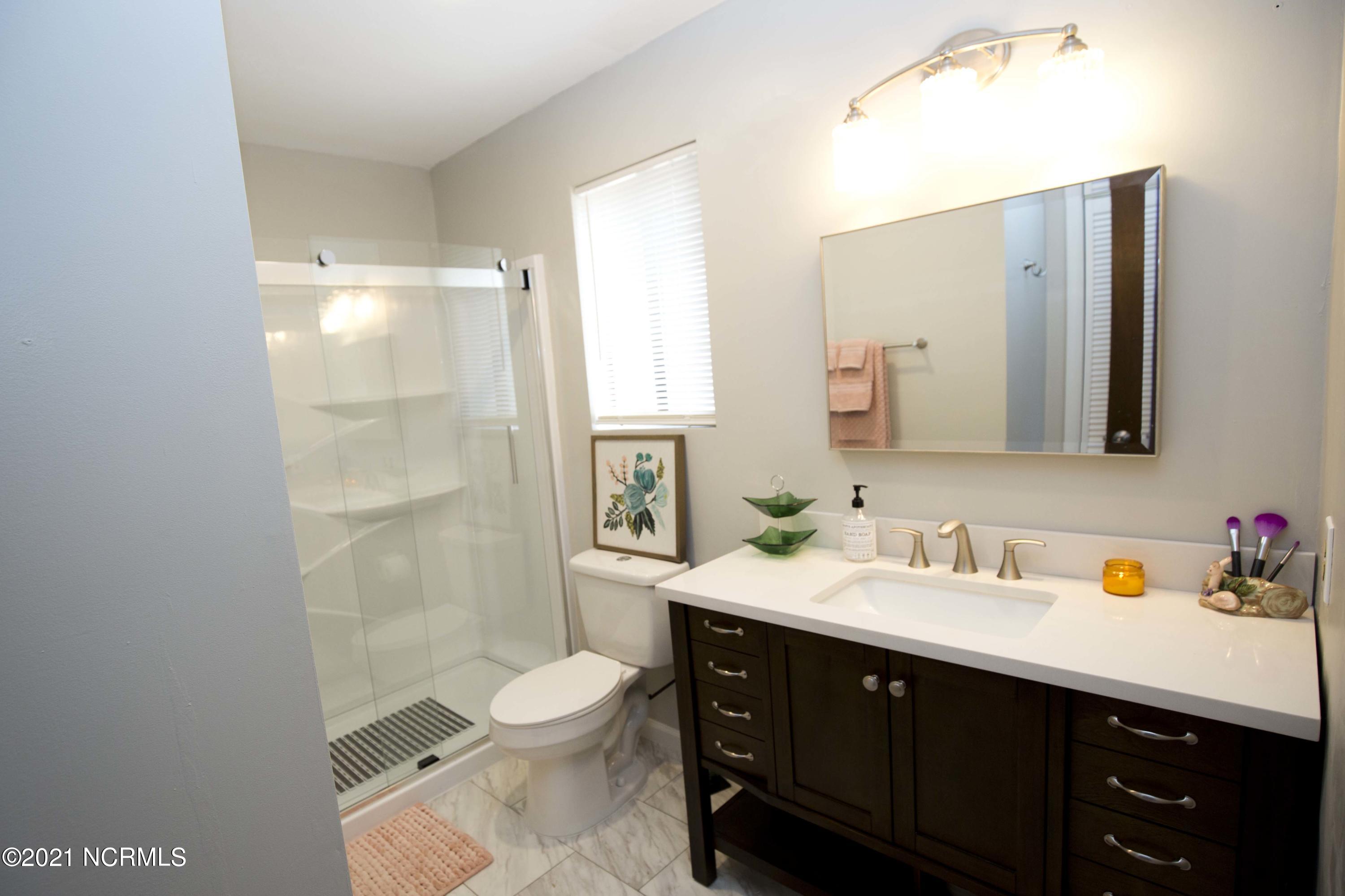206 Hyman Road New Bern, NC 28562 - Photo 24 of 38 Principal Bath