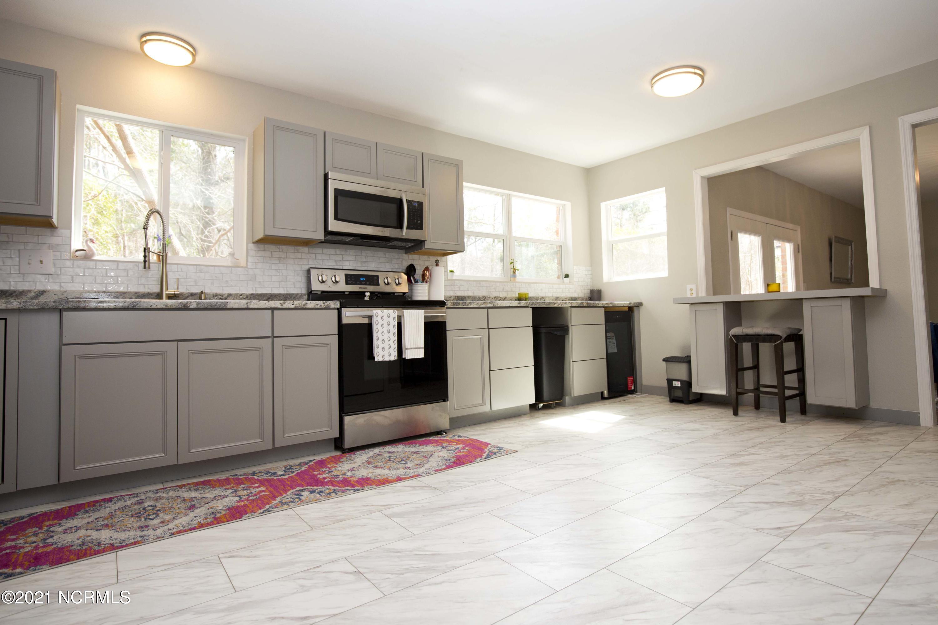 206 Hyman Road New Bern, NC 28562 - Photo 3 of 38 4M9A1157