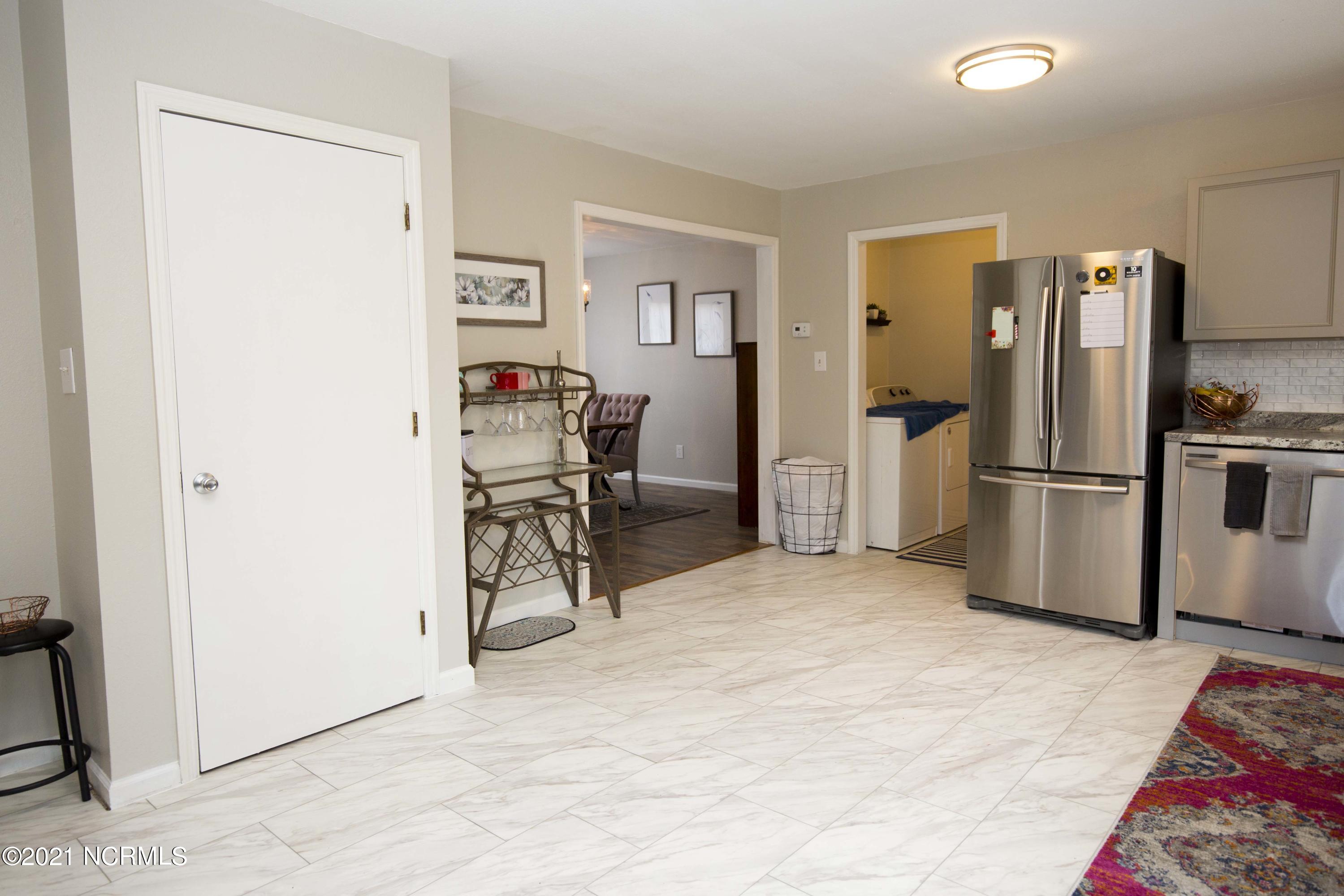 206 Hyman Road New Bern, NC 28562 - Photo 5 of 38 4M9A1160