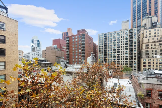 $575,000 | 120 East 36th Street, Unit 9A | Murray Hill
