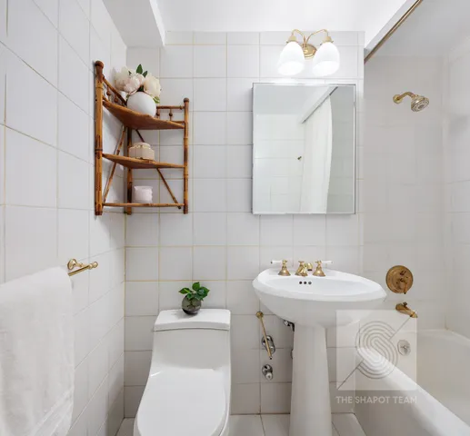 $575,000 | 120 East 36th Street, Unit 9A | Murray Hill