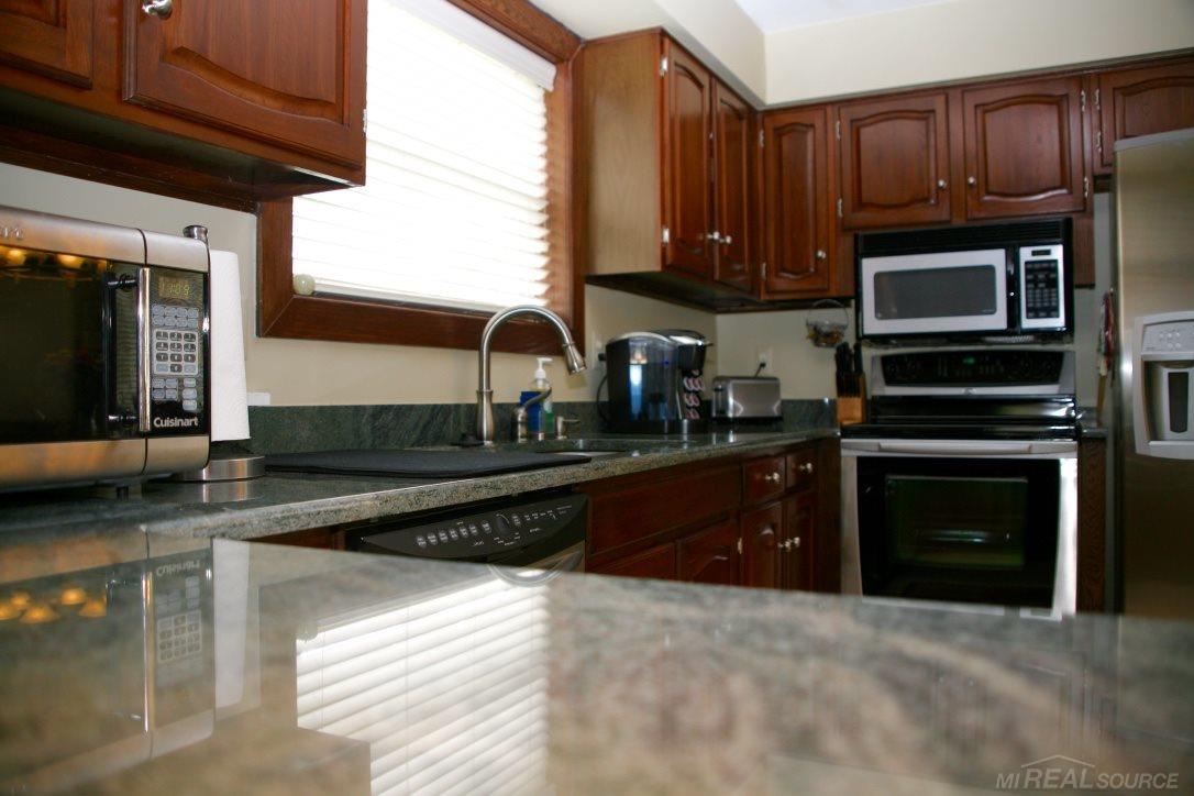 2376 Norton Road Rochester Hills, MI 48307 - Photo 10 of 25