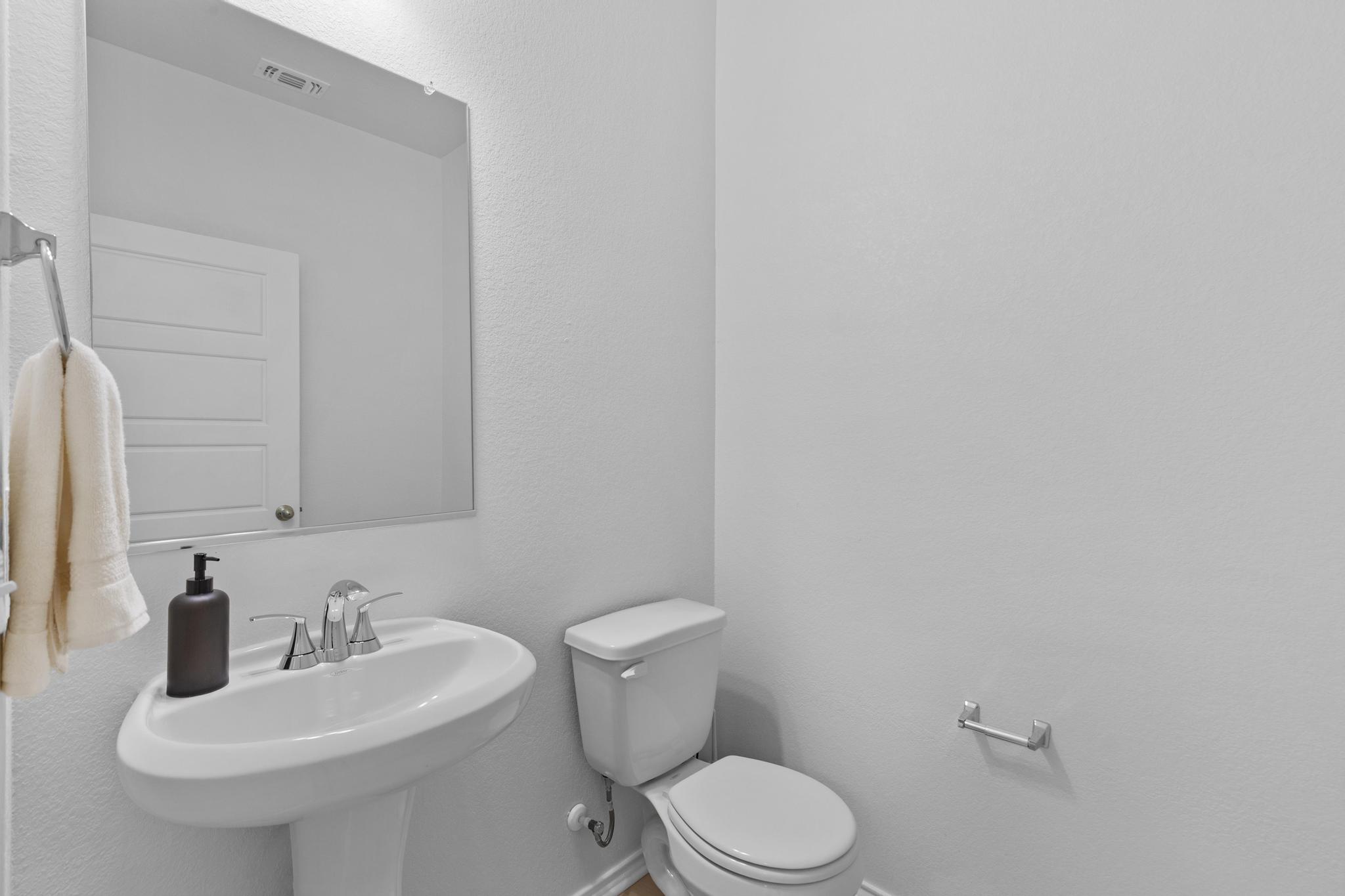 4712 Pear Light Rd Manor Manor, TX 78653 - Photo 16 of 39 Bathroom with a textured wall