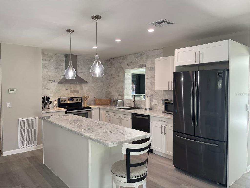 6312 South Lockwood Ridge Road Sarasota, FL 34231 - Photo 5 of 22