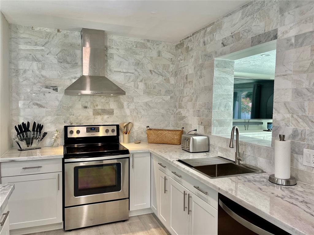 6312 South Lockwood Ridge Road Sarasota, FL 34231 - Photo 6 of 22
