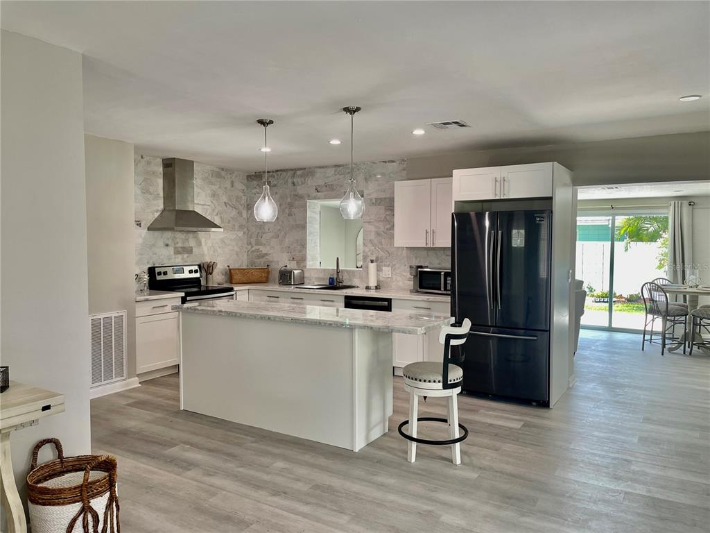 6312 South Lockwood Ridge Road Sarasota, FL 34231 - Photo 7 of 22