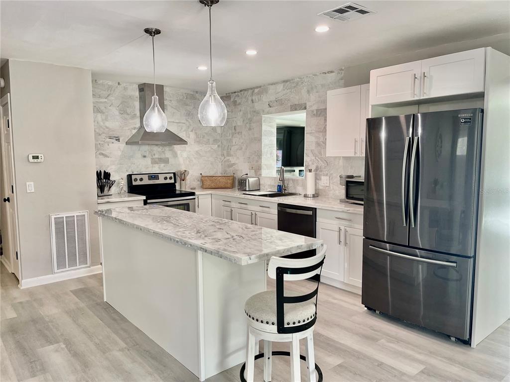 6312 South Lockwood Ridge Road Sarasota, FL 34231 - Photo 8 of 22