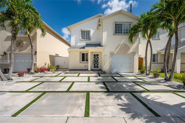 $3,300 | 13753 Southwest 160th Terrace, Miami, FL 33177