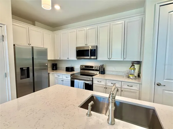 $3,000 | 2906 Castaway Lane, Kissimmee, FL 34747