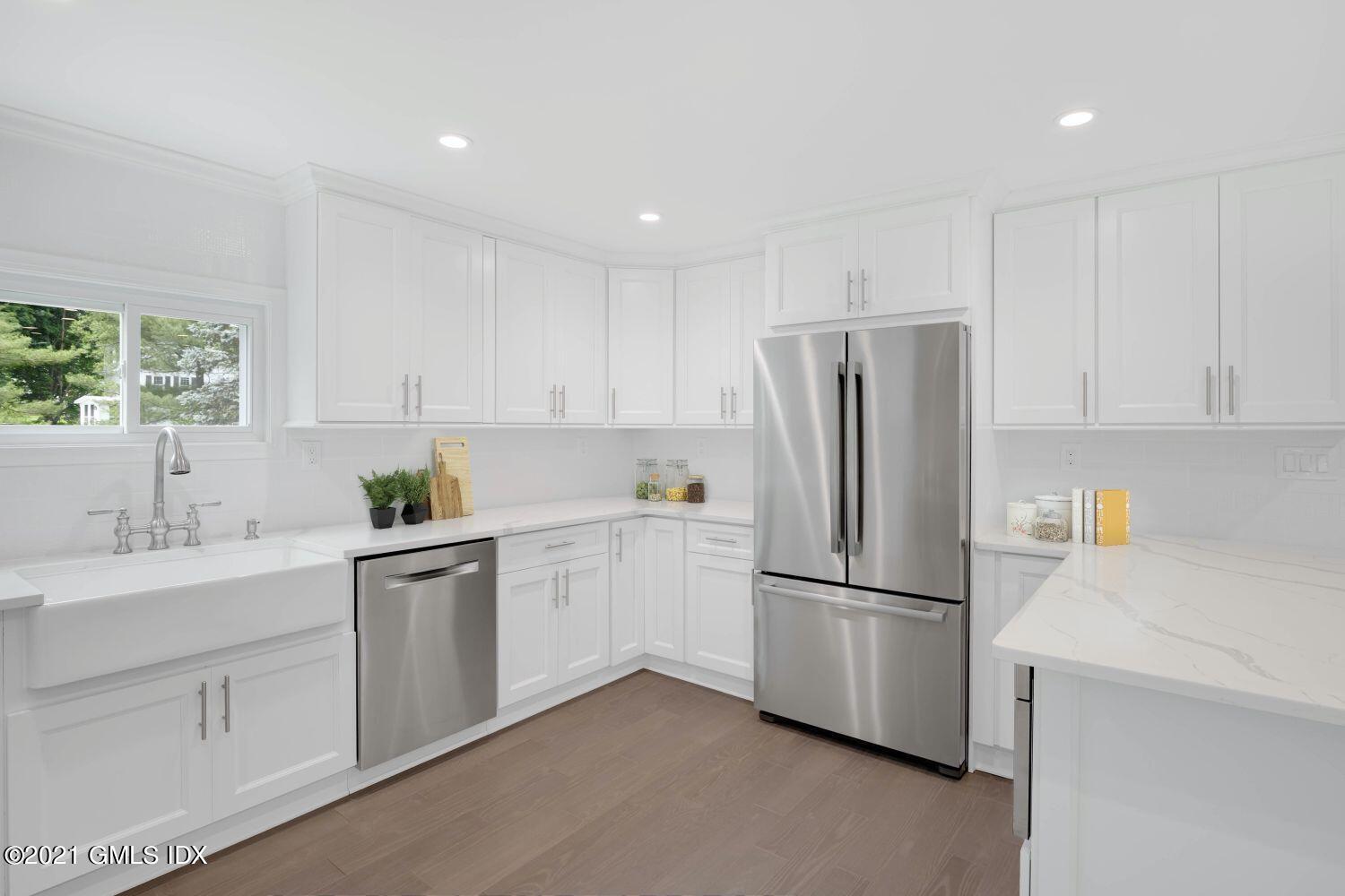 142 Old Mill Road Greenwich, CT 06831 - Photo 12 of 26 6 Open Kitchen VS_Final 02