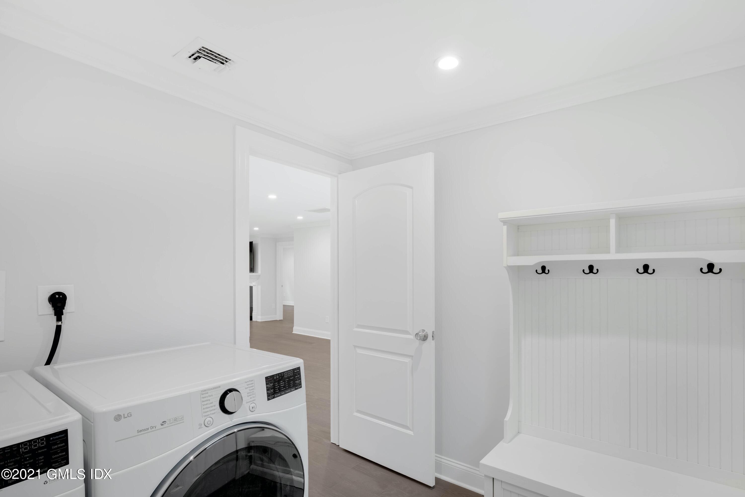 142 Old Mill Road Greenwich, CT 06831 - Photo 23 of 26 17 Mud Laundry