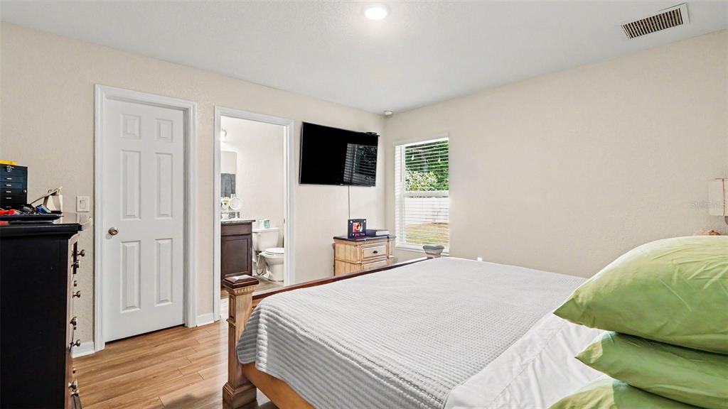 6201 East Peach Street Inverness, FL 34452 - Photo 13 of 30 a bedroom with a bed and a flat screen tv