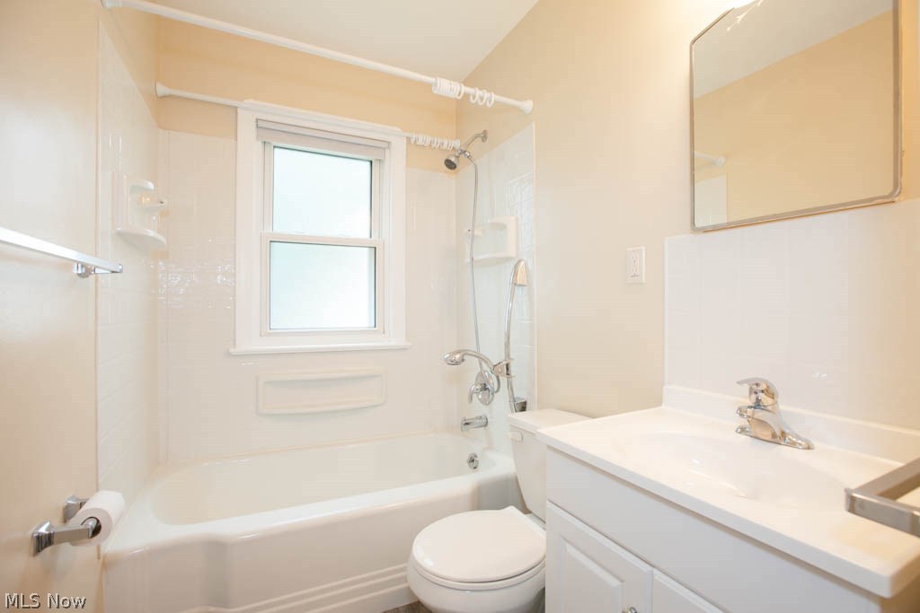 3075 Joslyn Road Cleveland, OH 44111 - Photo 10 of 35 Gallery Image 10