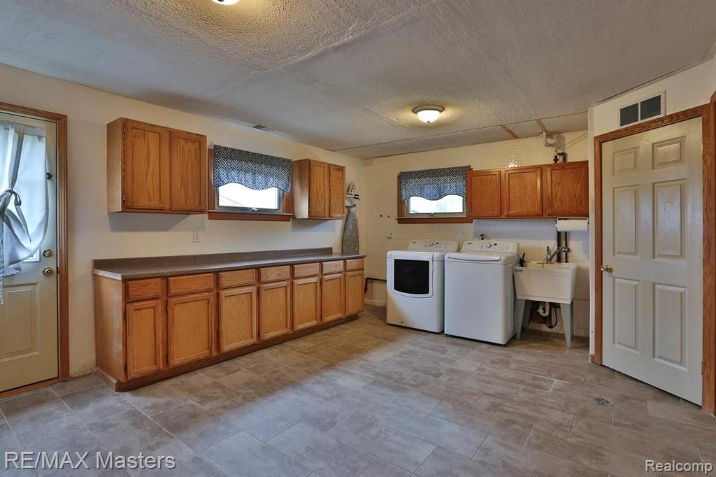 29850 Pointe Drive Gibraltar, MI 48173 - Photo 17 of 20