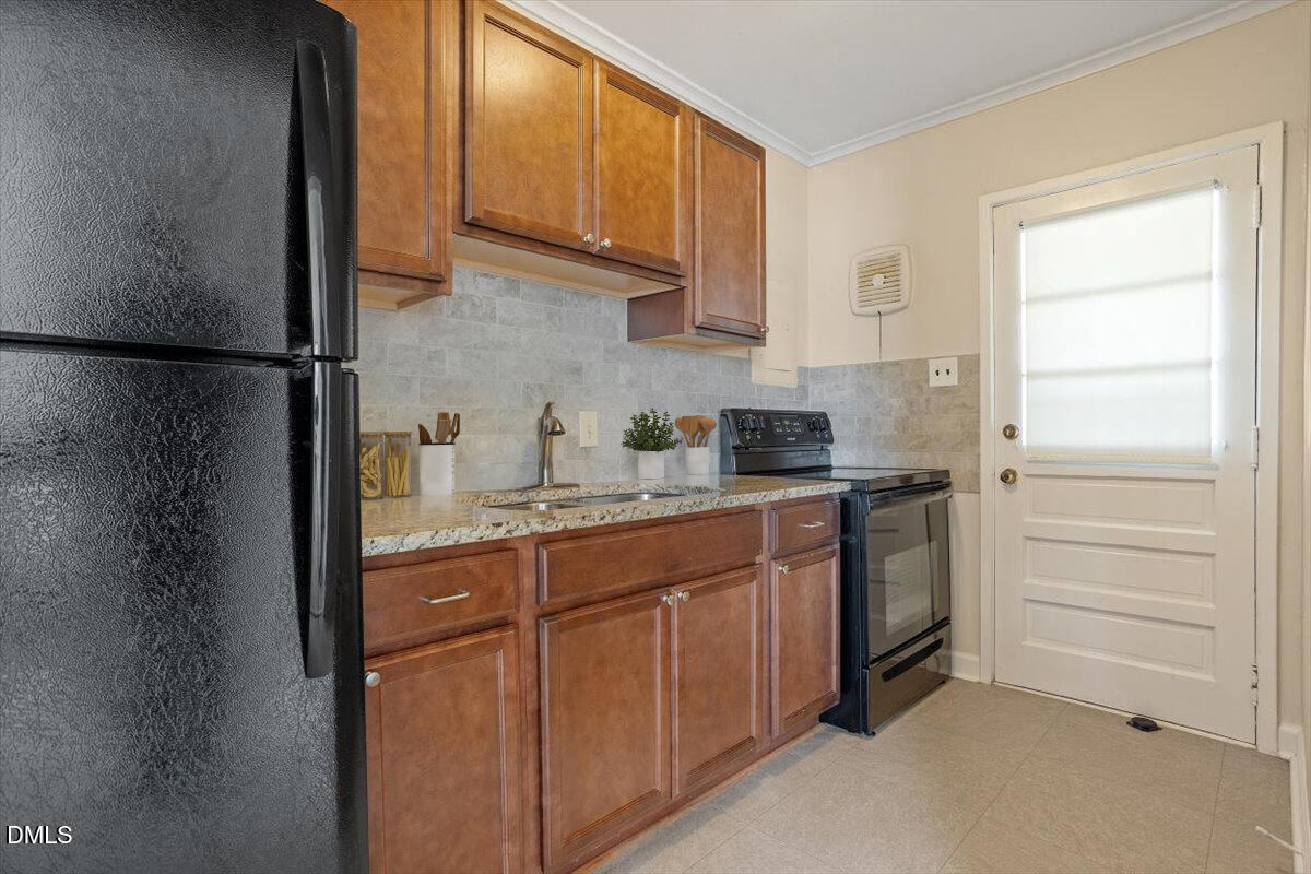 805 Daniels Street, Unit B Raleigh, NC 27605 - Photo 9 of 27 Kitchen_U