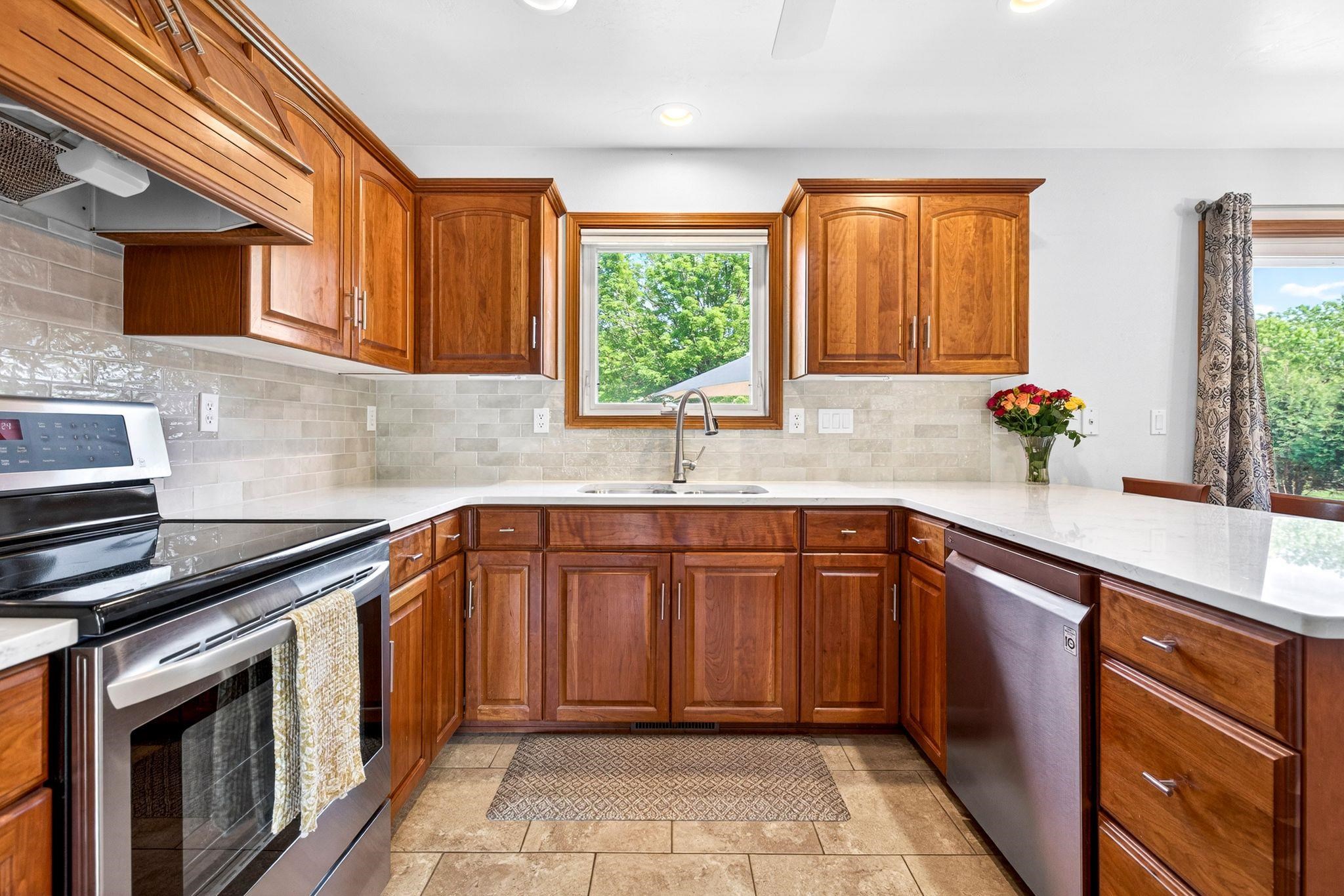 N9152 Kernan Avenue Appleton, WI 54915 - Photo 6 of 50