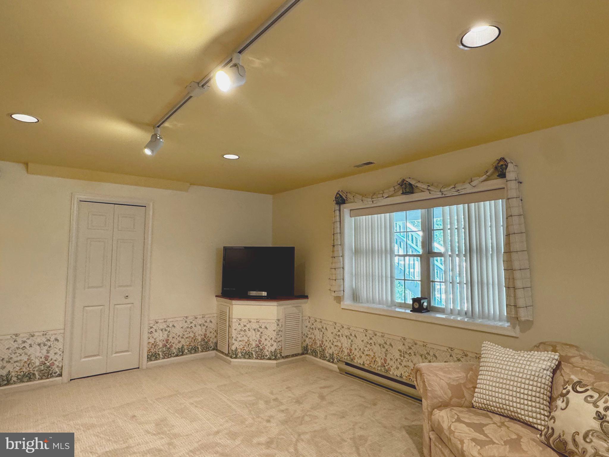 8268 Rippling Branch Road Laurel, MD 20723 - Photo 8 of 24