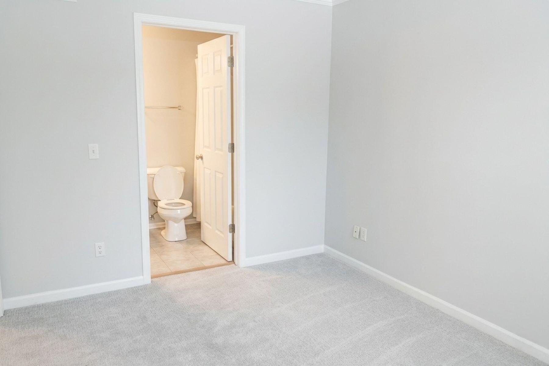 500 Edwards Boulevard, Unit 59 Lake Geneva, WI 53147 - Photo 16 of 26 Bedroom 2 with Dual Entry Bath