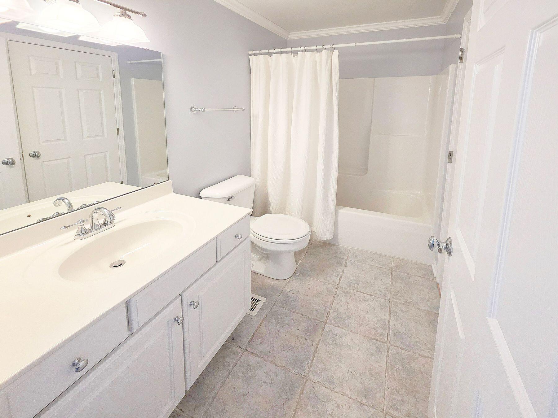 500 Edwards Boulevard, Unit 59 Lake Geneva, WI 53147 - Photo 18 of 26 Dual Entry Full Bath