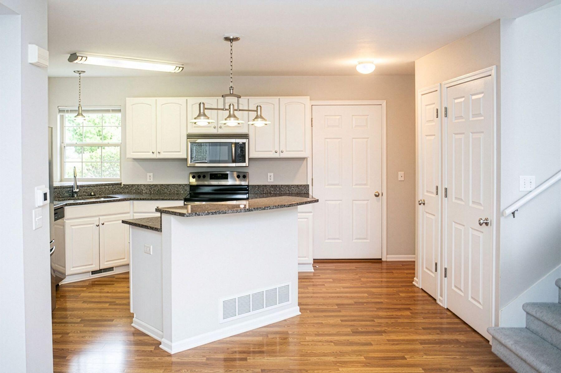 500 Edwards Boulevard, Unit 59 Lake Geneva, WI 53147 - Photo 7 of 26 Kitchen