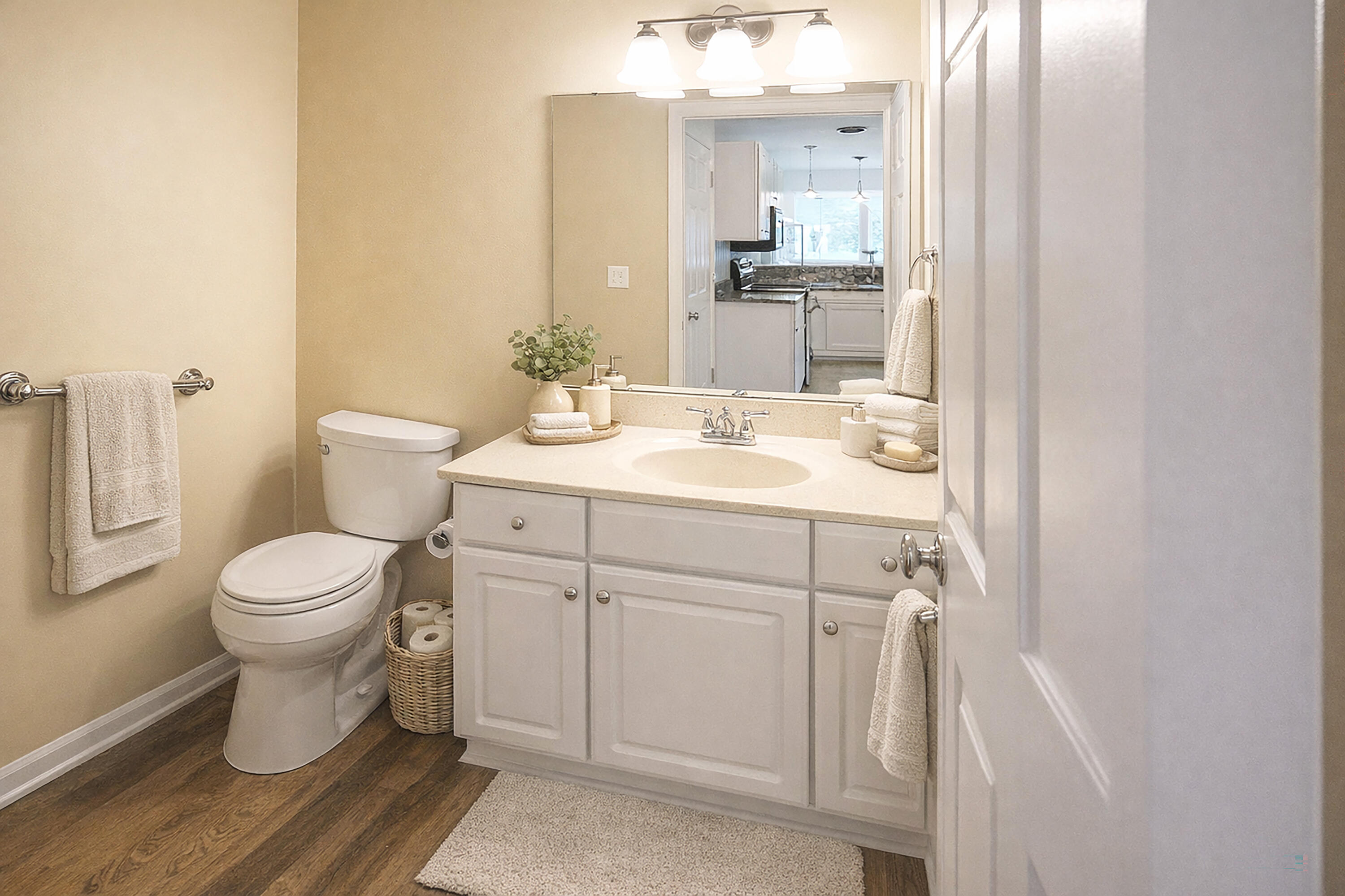 500 Edwards Boulevard, Unit 59 Lake Geneva, WI 53147 - Photo 8 of 26 Main Floor Bath
